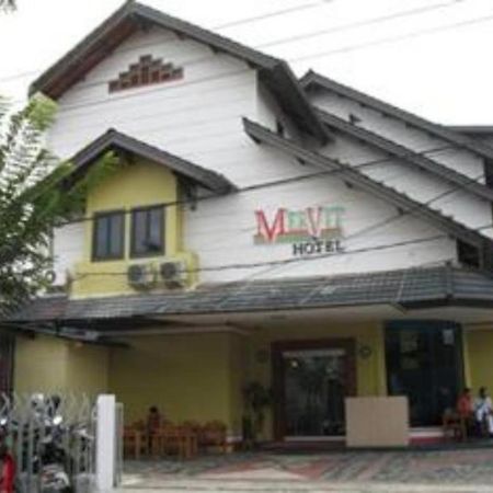 Mervit Hotel Padang  Bagian luar foto
