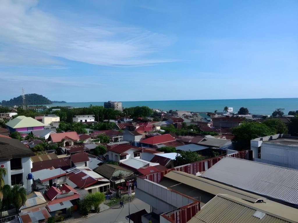 Mervit Hotel Padang  Bagian luar foto